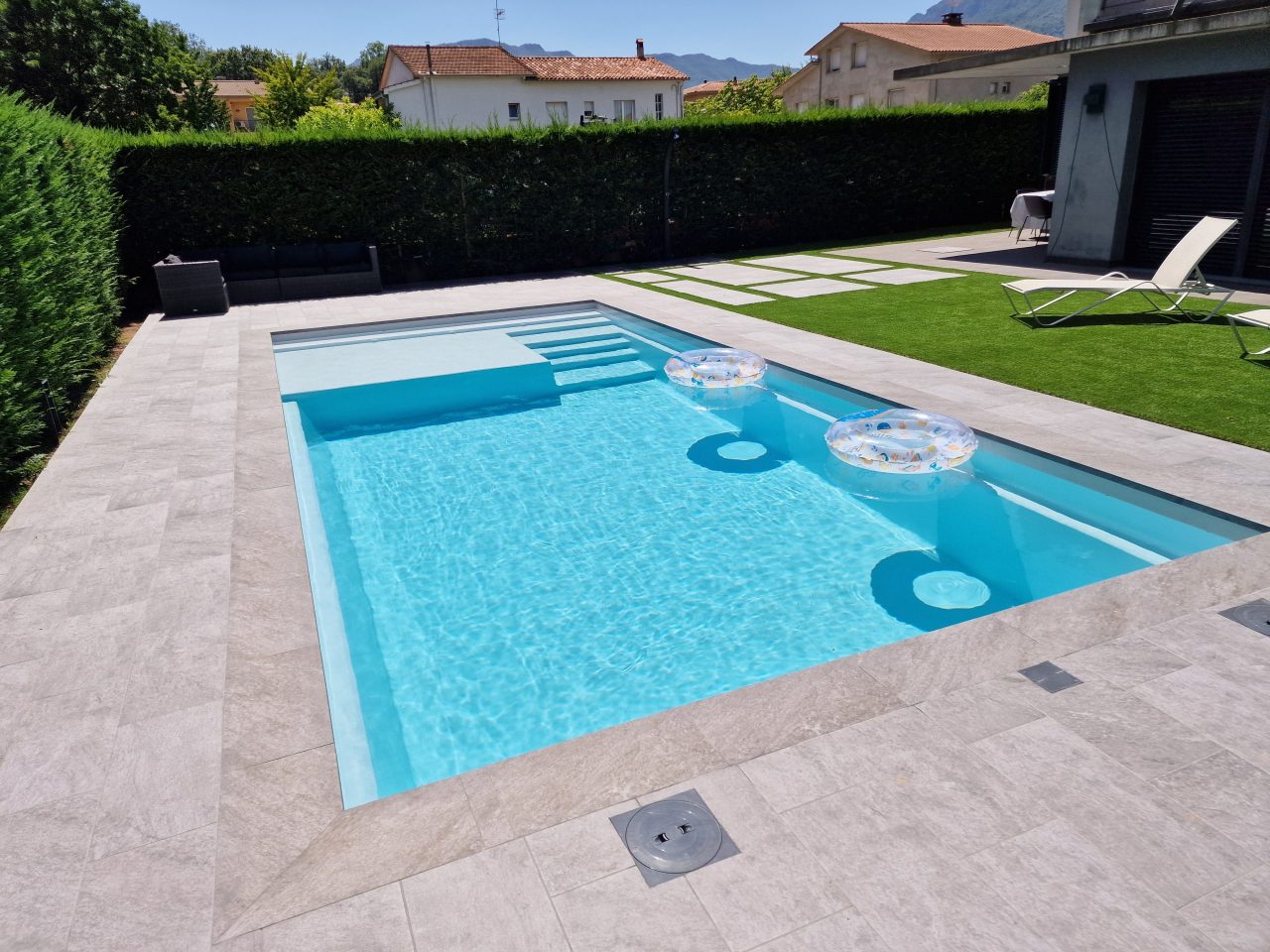 Piscina prefabricada vs. piscina de obra: 7 diferencias de coste