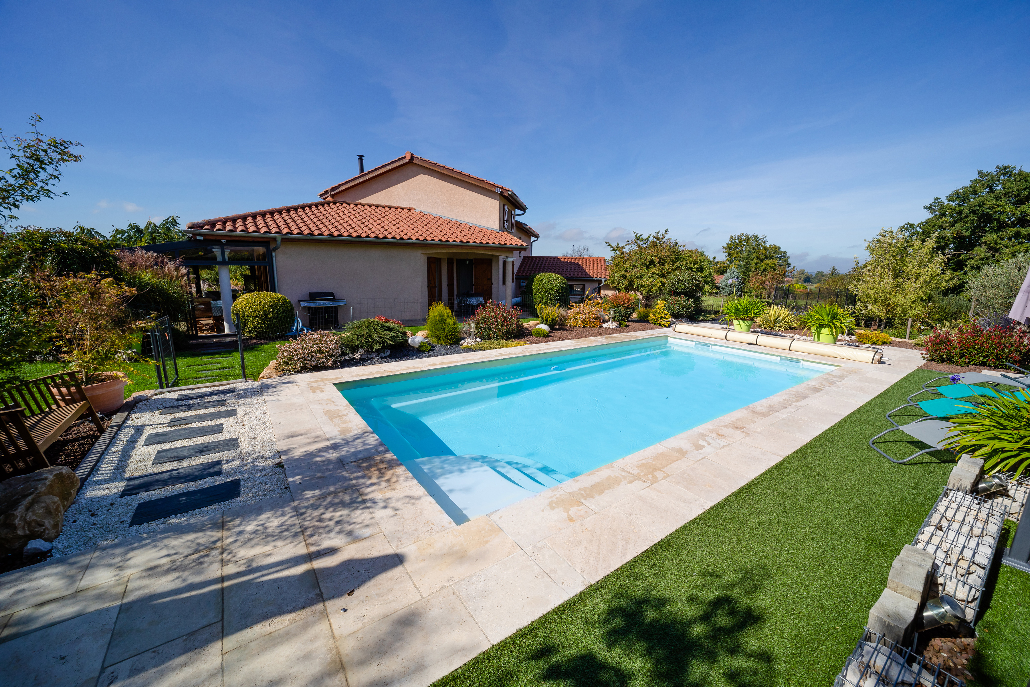 Mon de Pra Pool in einem Einfamilienhaus